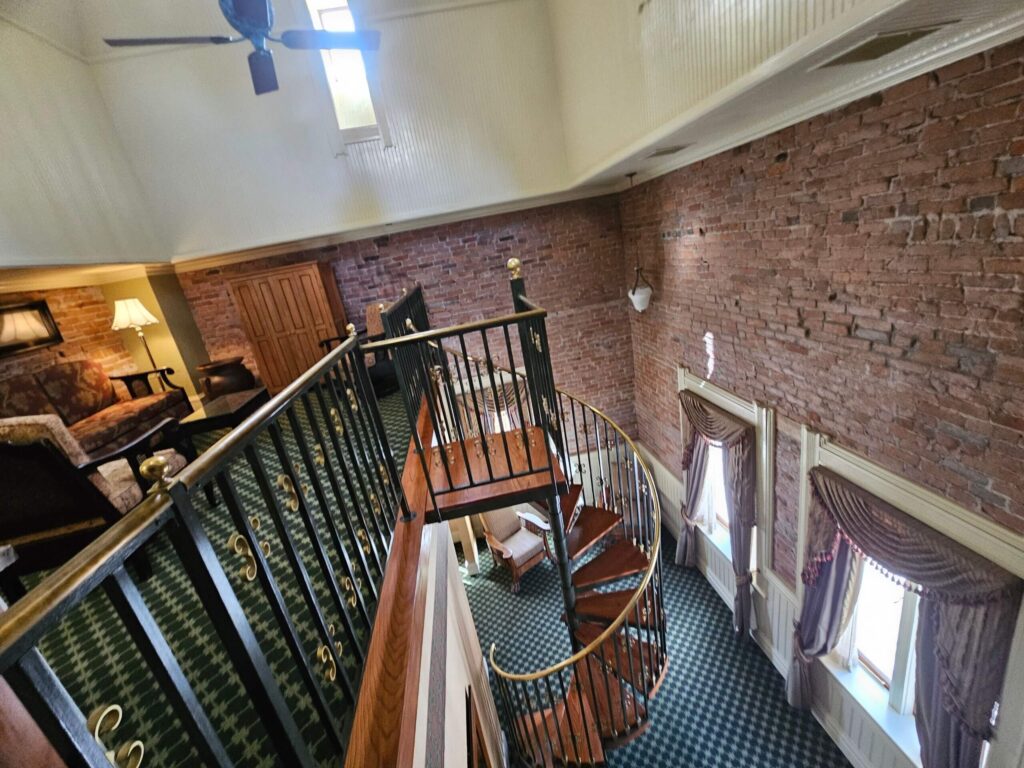 Queen-Suite-scaled - Beaumont Hotel Beaumont Hotel - Queen Suite