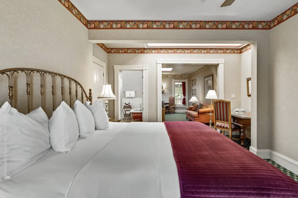 BEAUMONT_HOTEL_INTERIOR_STILL_PHOTO-by-VIEWLIO-223_OPTIMIZED - Beaumont Hotel Beaumont Hotel - King Suite