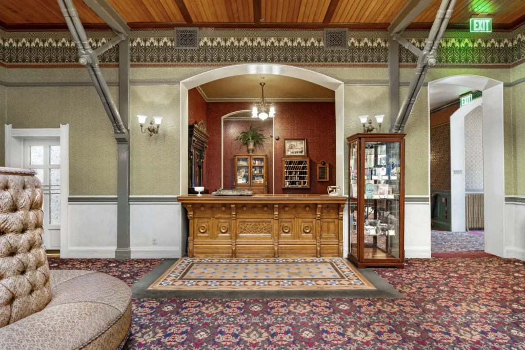 BEAUMONT_HOTEL_INTERIOR_STILL_PHOTO-by-VIEWLIO-68_OPTIMIZED - Beaumont Hotel