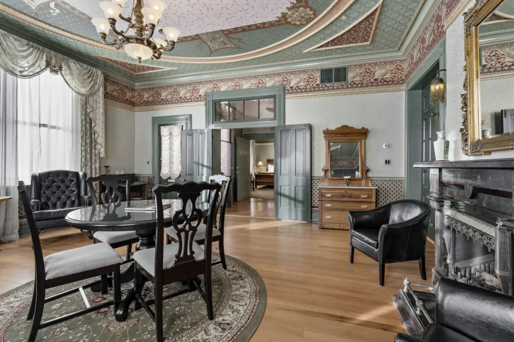 BEAUMONT_HOTEL_INTERIOR_STILL_PHOTO-by-VIEWLIO-250_OPTIMIZED-1024x682 - Beaumont Hotel