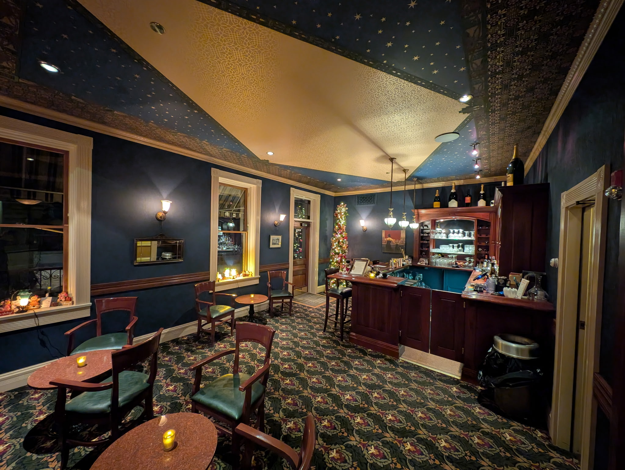 Luella's Lounge